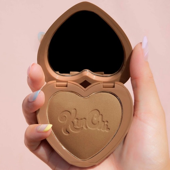 KimChi Chic Beauty Thailor Bronzer 01 I Went to Malibu Heart-Shaped Compact - Picture 1 of 10